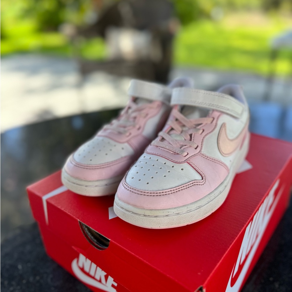 Nike Kids Sneakers in Pink and White